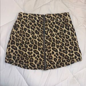 Forever 21 mini Cheetah zipper skirt